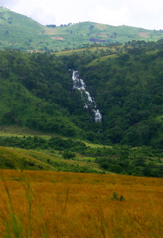View from the grassland plateau towards Morumbodzi Falls